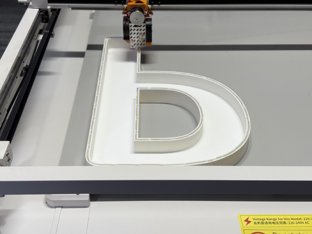 Dimensional logos & letters