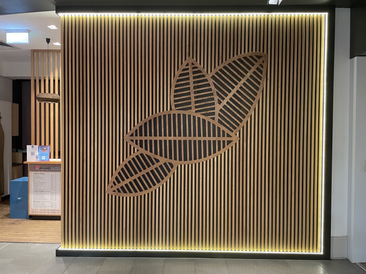 Decorative screens & motifs