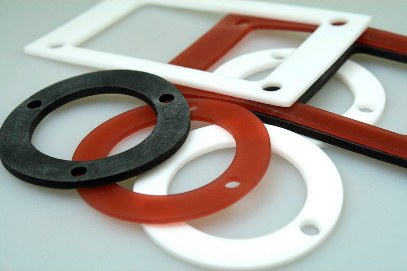 Rubber and foam gaskets cut without heat