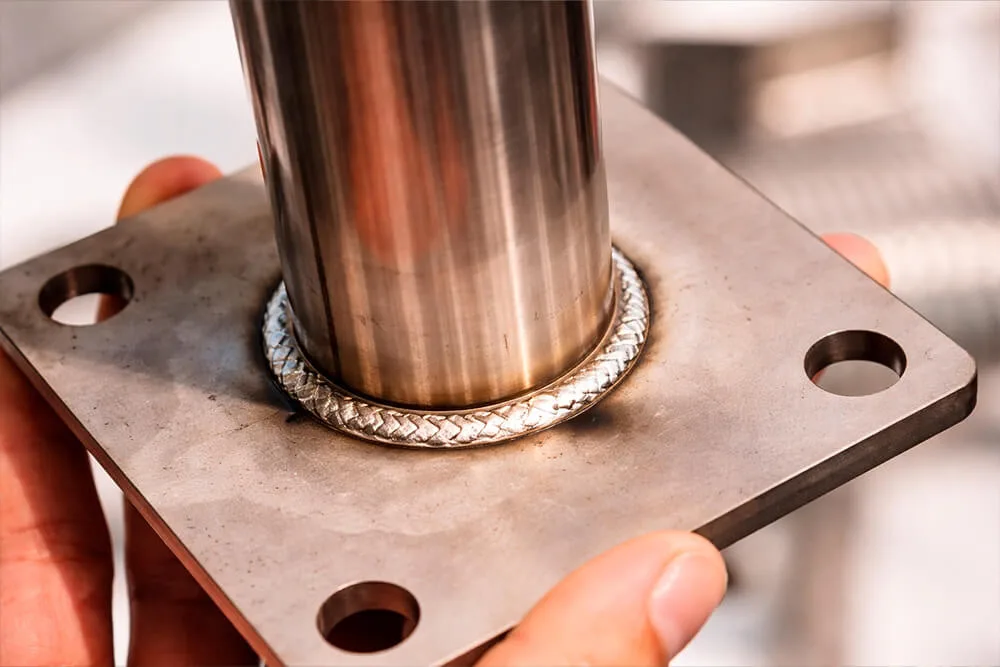 Narrow laser weld seam on sheet metal