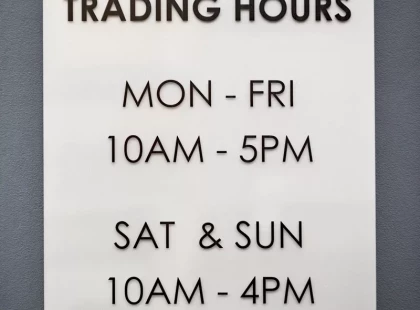 TRADING HOURS PANEL